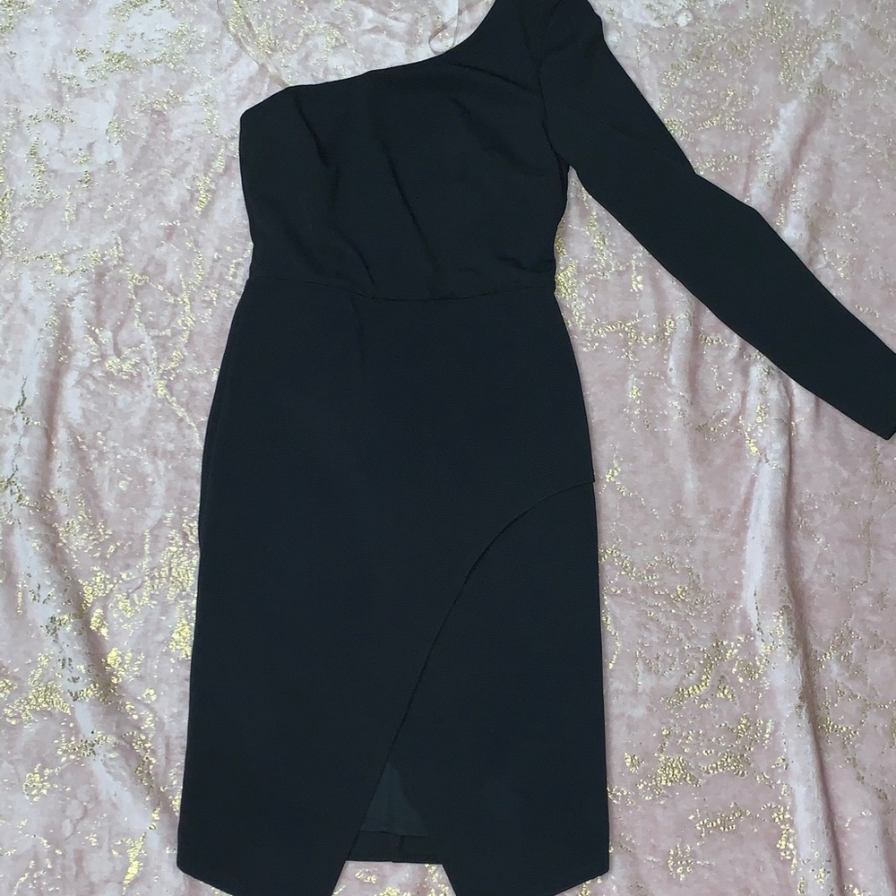 5/15!! Never worn shoulderless dress